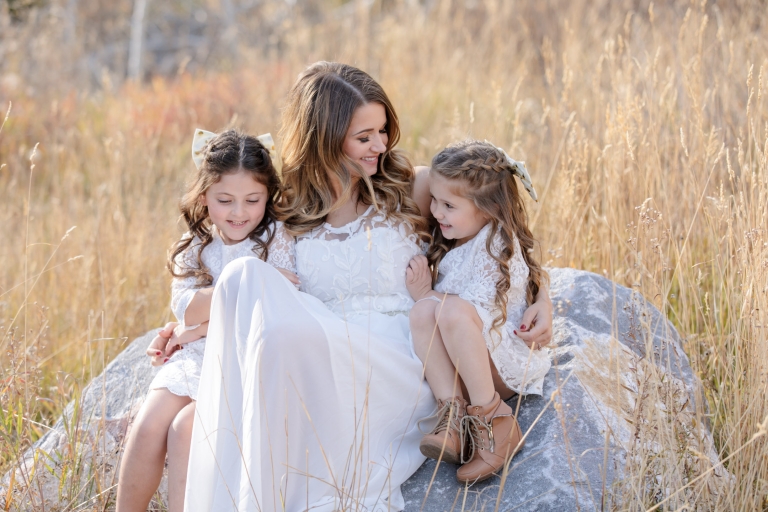EK-Studios-Photo-Video-Utah-Family-Photographers-Cute-Fall-Family-Photos-mountians027-Blog(pp_w768_h512)