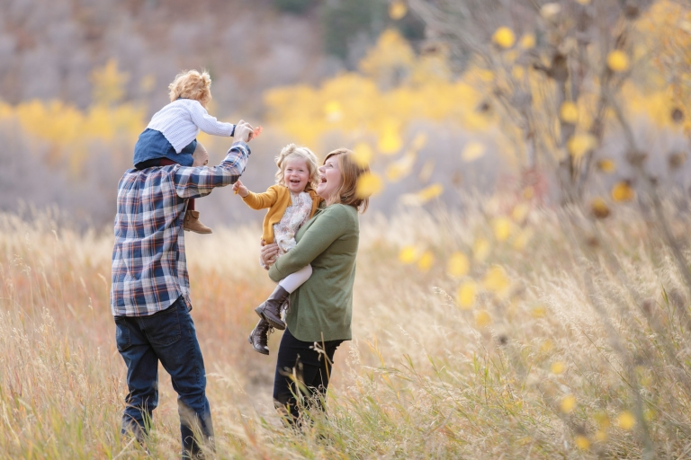 EK-Studios-Utah-Wedding-Photographers-Fun-Fall-Family-Photos001-Blog(pp_w768_h512)