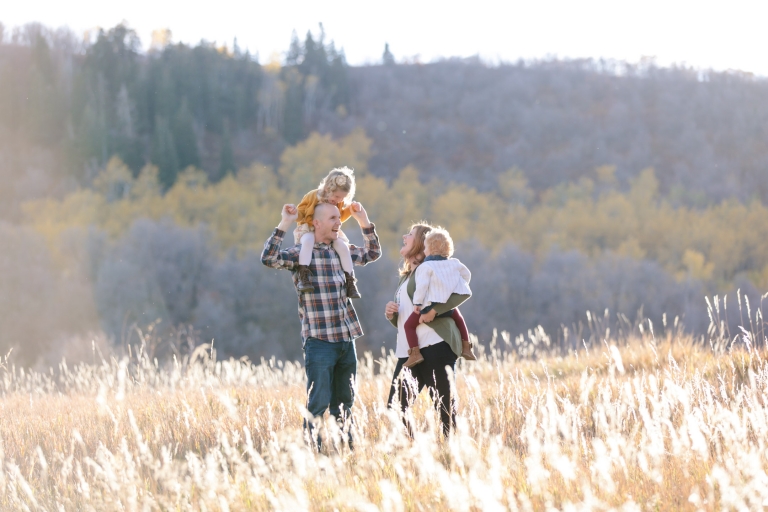 EK-Studios-Utah-Wedding-Photographers-Fun-Fall-Family-Photos005-Blog(pp_w768_h512)