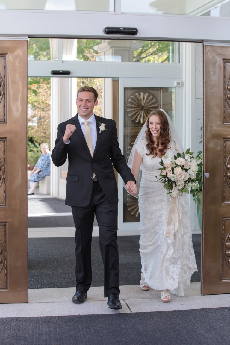 Bountiful-Temple-Wedding-Elegant-Backyard-receptionEK-Studios-Utah-Wedding-Photographers-005-Blog(pp_w768_h1152)