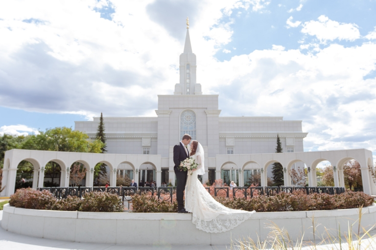 Bountiful-Temple-Wedding-Elegant-Backyard-receptionEK-Studios-Utah-Wedding-Photographers-013-Blog(pp_w768_h512)