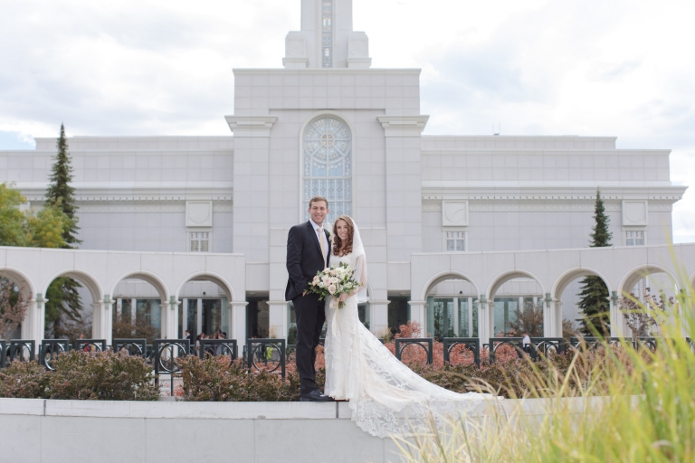 Bountiful-Temple-Wedding-Elegant-Backyard-receptionEK-Studios-Utah-Wedding-Photographers-021-Blog(pp_w768_h512)
