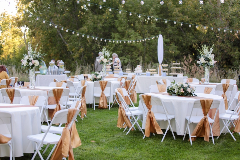 Bountiful-Temple-Wedding-Elegant-Backyard-receptionEK-Studios-Utah-Wedding-Photographers-024-Blog(pp_w768_h512)