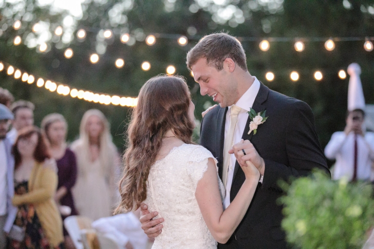 Bountiful-Temple-Wedding-Elegant-Backyard-receptionEK-Studios-Utah-Wedding-Photographers-045-Blog(pp_w768_h512)