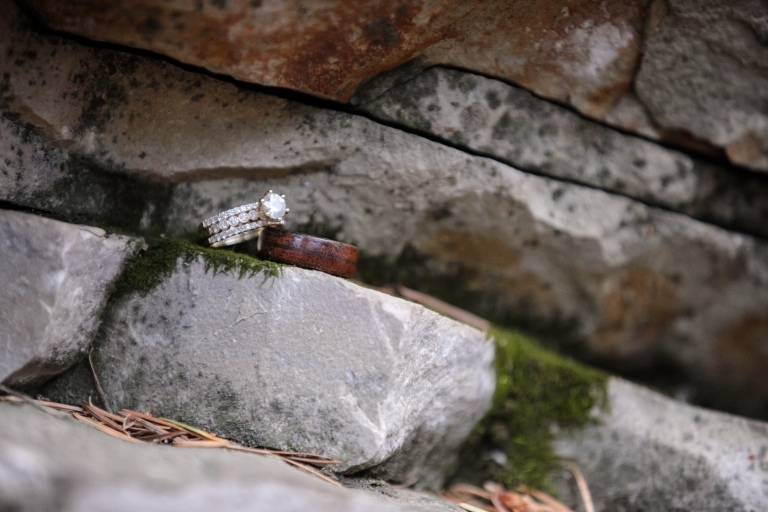 EK-Studios-Utah-Wedding-Photographers-Bridals-in-the-woods-pines-winter-dark-red-floral003-Blog(pp_w768_h512)