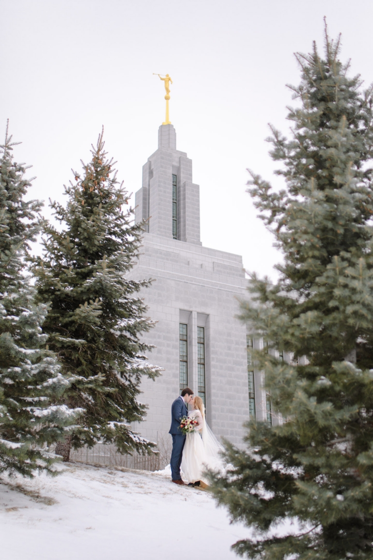 Snowy-Winter-Wedding-Draper-Temple-La-Jolla-Groves-Recpetion-Dinner-ProvoUtah-Wedding-Photographers-EK-Studios-Photo-Video010-Blog(pp_w768_h1152)