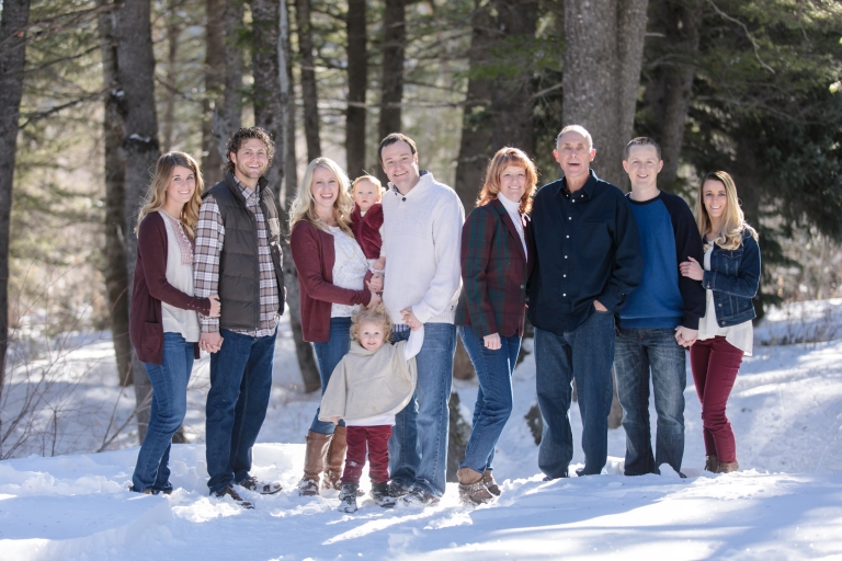 Winter-Family-Photos-Pines-snow-mountains-Utah-family-Photography-013-Blog(pp_w768_h512)