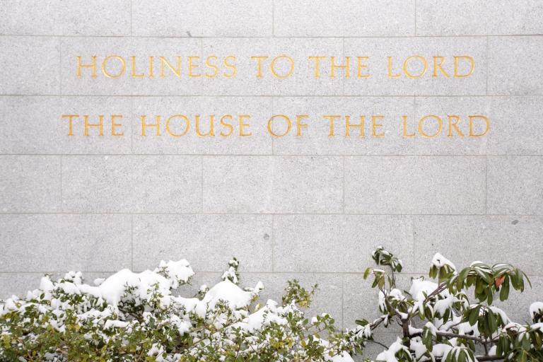 SLC-Temple-Winter-WeddingEK-Studios-Photo-Video-Utah-Wedding-Photographers-005-Blog(pp_w768_h512)