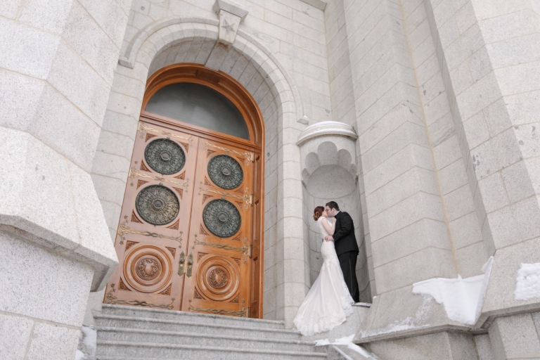 SLC-Temple-Winter-WeddingEK-Studios-Photo-Video-Utah-Wedding-Photographers-022-Blog(pp_w768_h512)