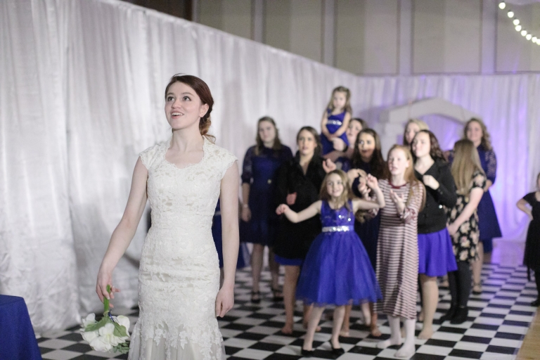 SLC-Temple-Winter-WeddingEK-Studios-Photo-Video-Utah-Wedding-Photographers-043-Blog(pp_w768_h512)