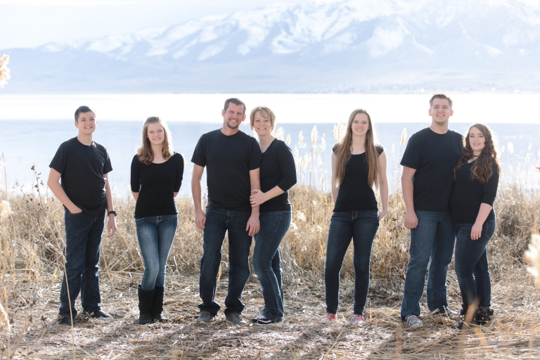 Engagement-Proposal-by-a-lakeEK-Studios-Photo-Video-Utah-Wedding-Photographers-002-Blog(pp_w768_h512)