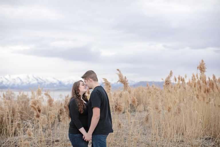 Engagement-Proposal-by-a-lakeEK-Studios-Photo-Video-Utah-Wedding-Photographers-009-Blog(pp_w768_h512)