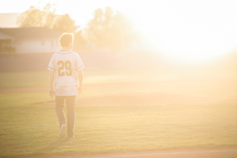 Baseball-senior-portrait-photoshoot-Utah-photography-10(pp_w768_h512)