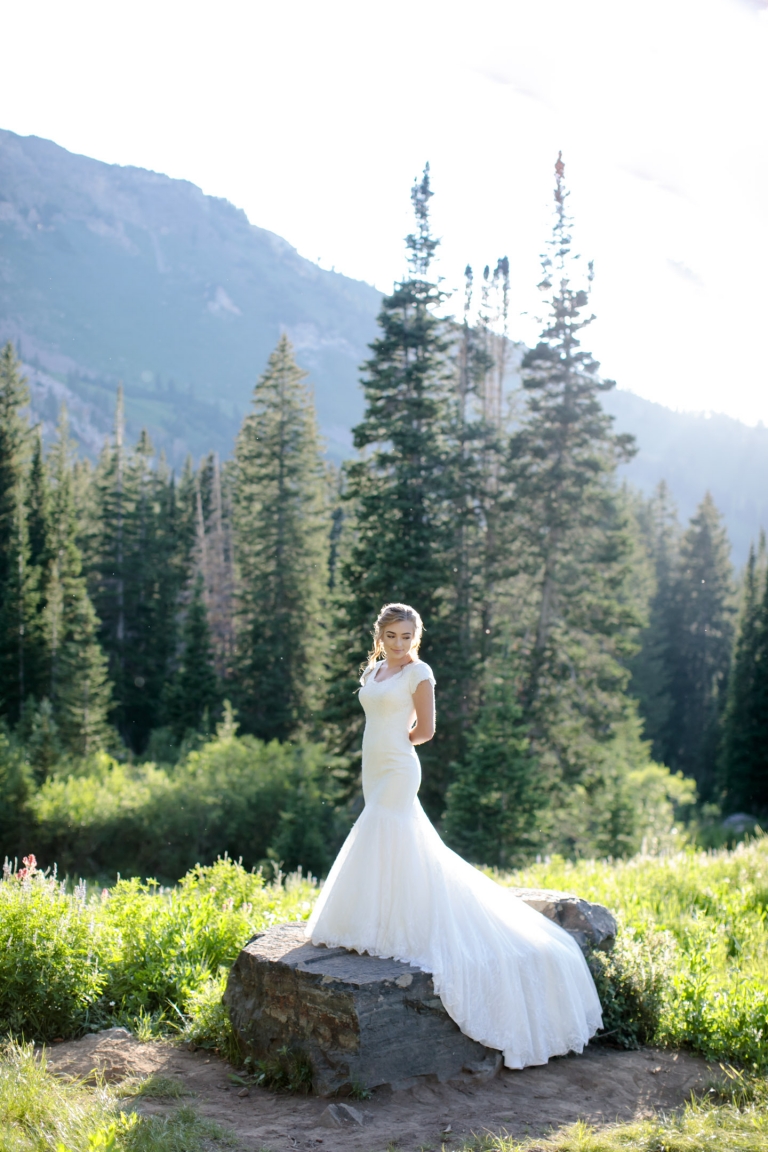 Bridals-in-wildflowers-mountains-utah-phtotography-22(pp_w768_h1152)