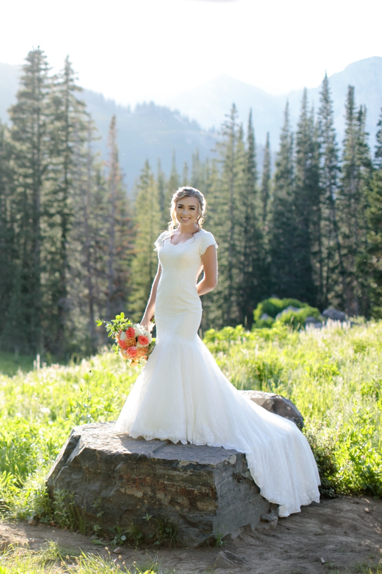 Bridals-in-wildflowers-mountains-utah-phtotography-28(pp_w768_h1152)