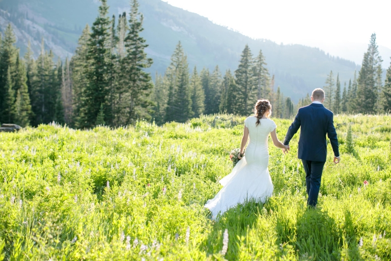 Bridals-in-wildflowers-mountains-utah-phtotography-9(pp_w768_h512)