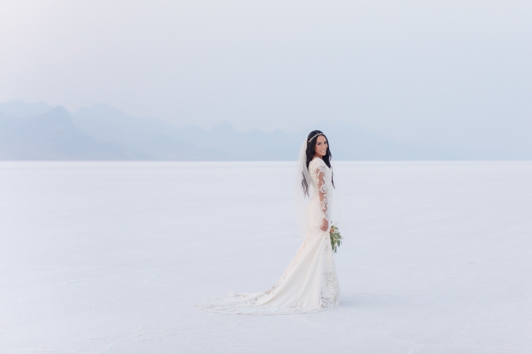 Salt-Flats-Bridal-photoshoot-romantic-29(pp_w768_h512)