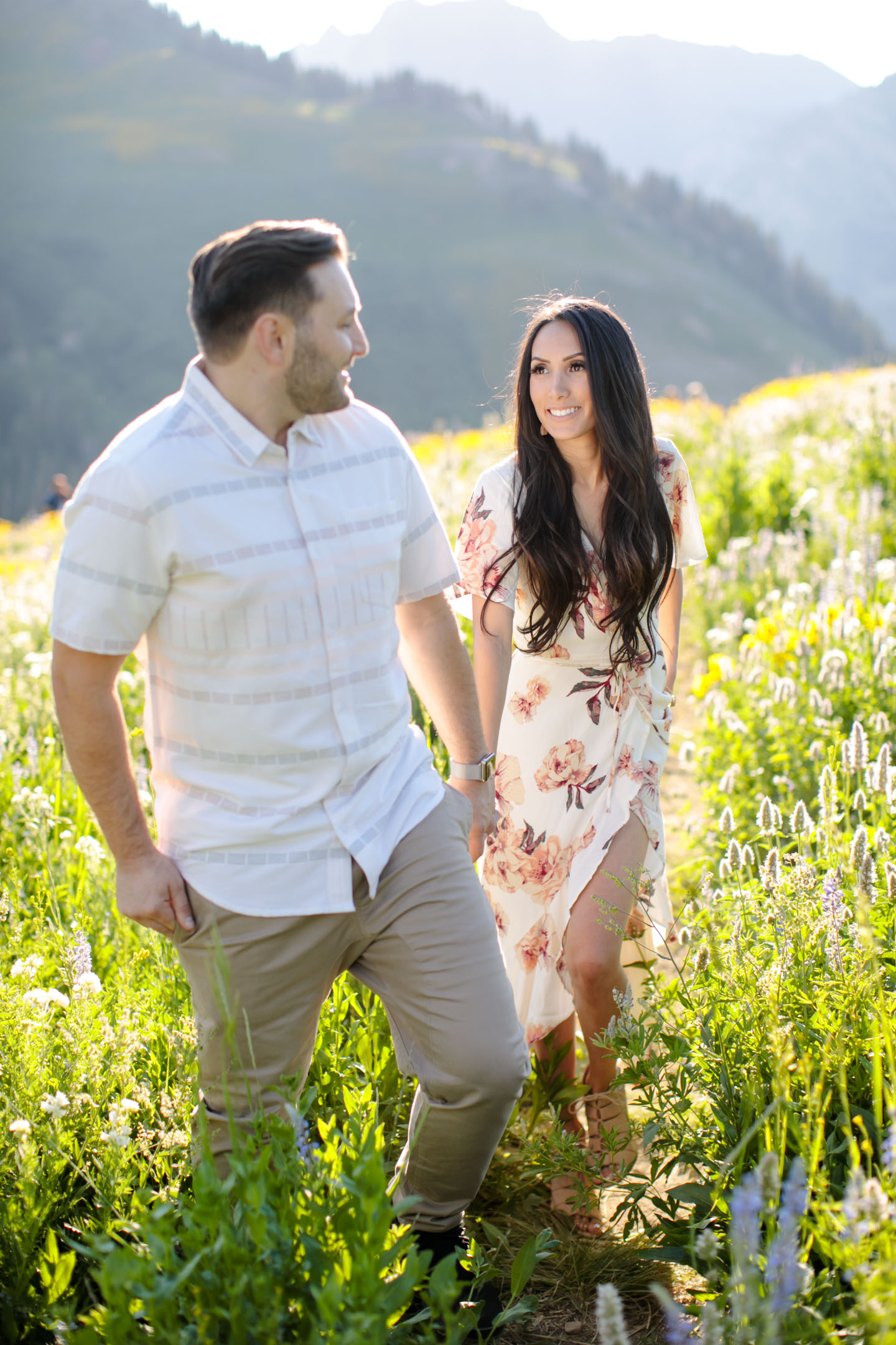 Engagements-Mountain-Meadow-Wildflowers-utah-Photoshoot-14