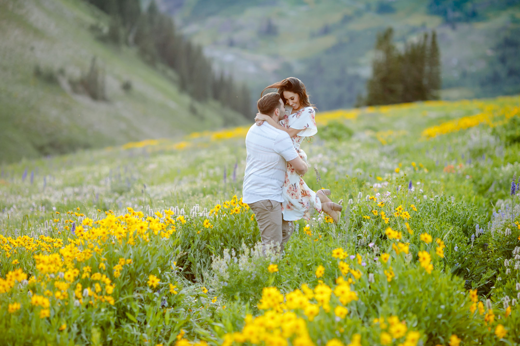 Engagements-Mountain-Meadow-Wildflowers-utah-Photoshoot-15