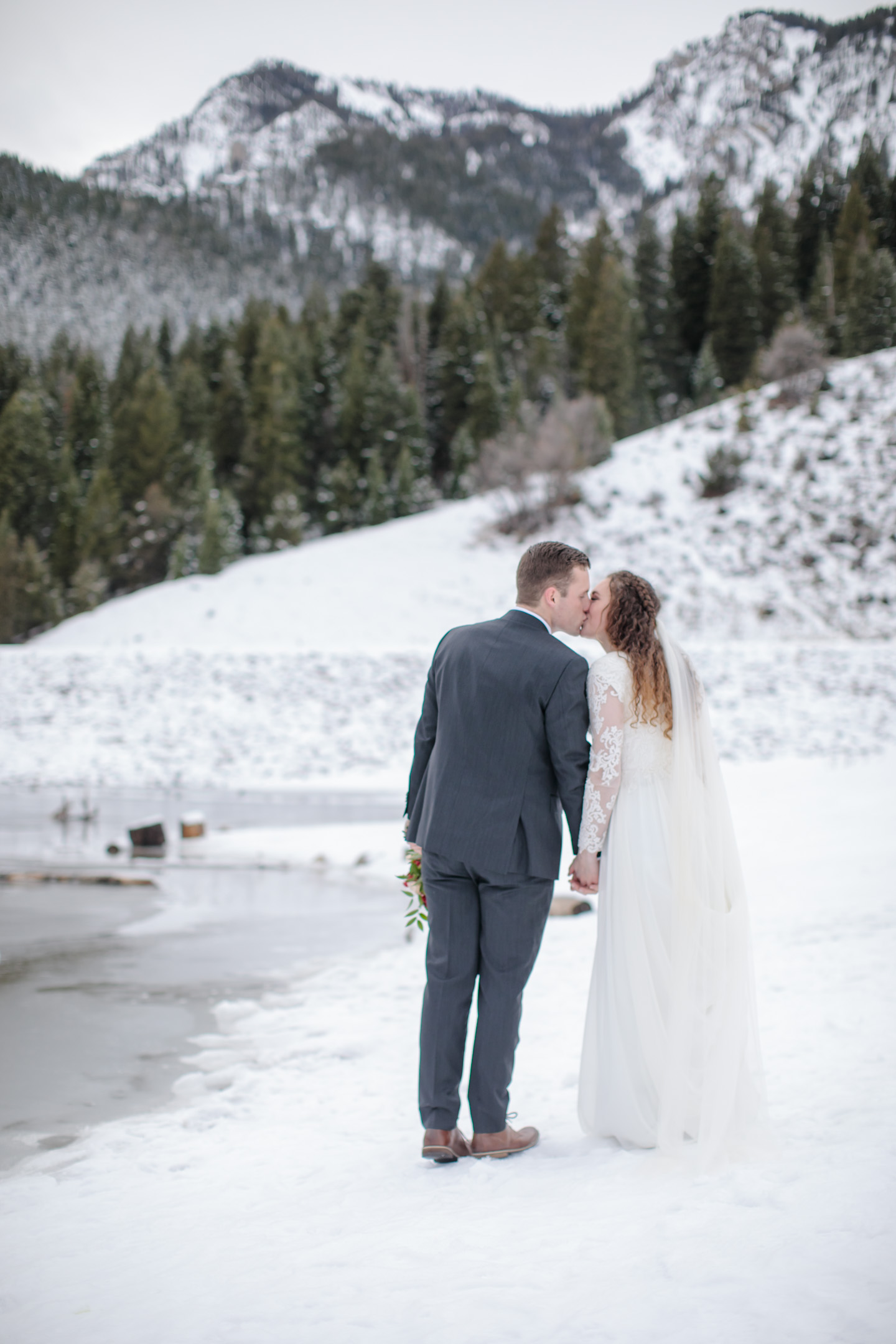 Blog-Winter-Bridals-Mountains-Utah-photoshoot-15