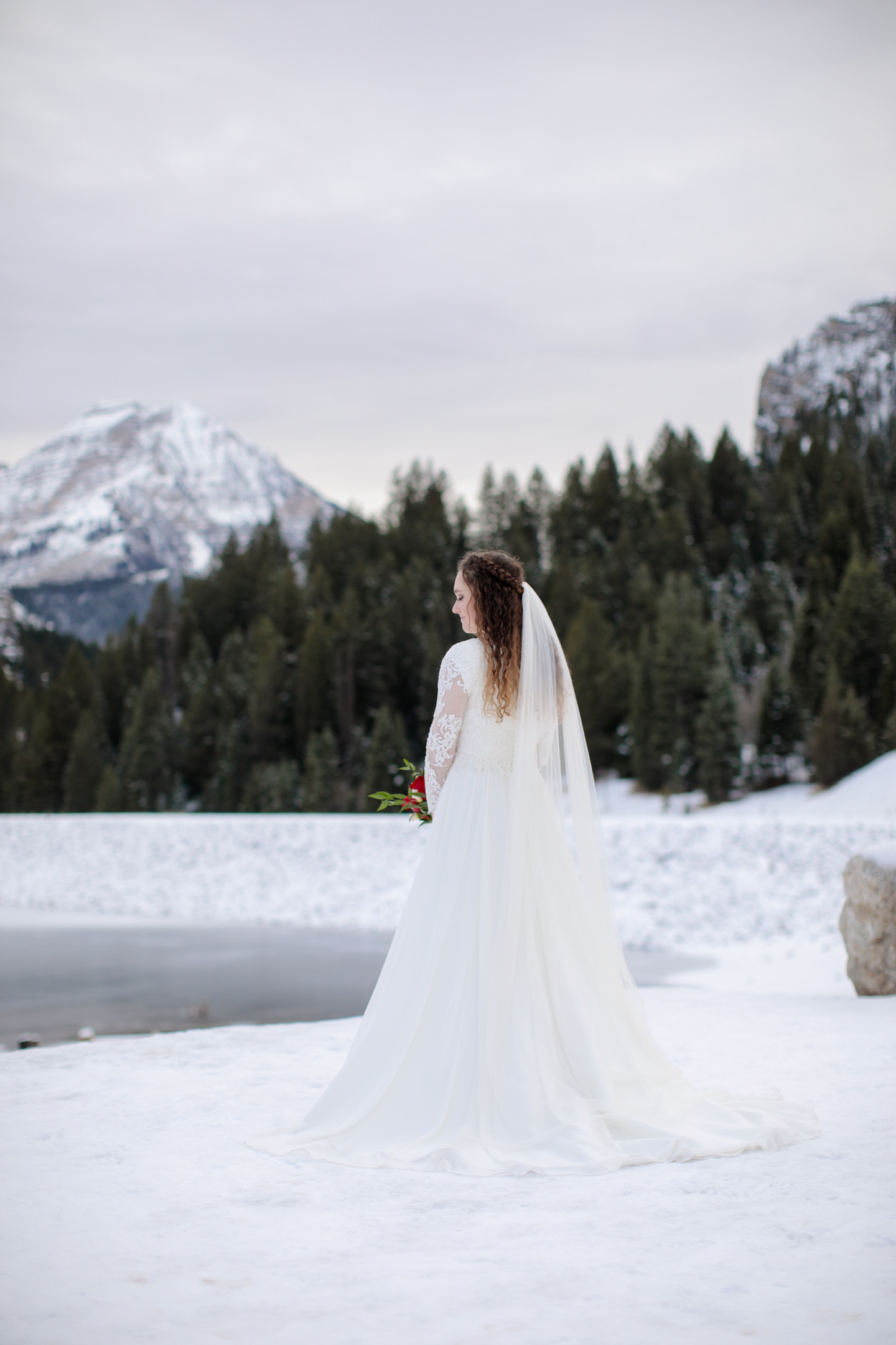 Blog-Winter-Bridals-Mountains-Utah-photoshoot-9